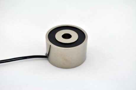 EM137-12-221-B - Round Electromagnet 1.375 inch Dia. 12 volts DC - Holding 44 lbs.