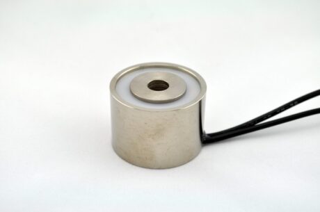 EM150-110-222 - Round Electromagnet 1.5 inch Dia. 110 volts DC - Holding 88 lbs.