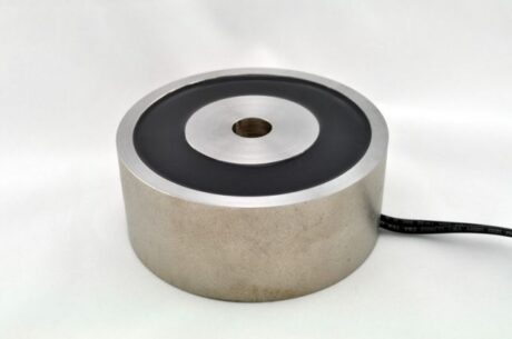 EM400-6-212 – Round Electromagnet 4 inch Dia. 6 VDC – Holding 800 lbs.